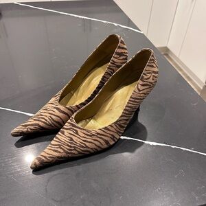 Tan Zebra Print Women’s Size 39 Pointed Toe Pump Heels Trendy Statement Piece